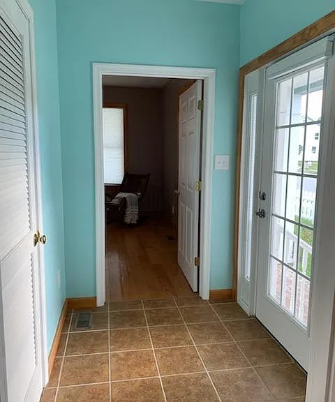 400 N Oakum St — Photo 13
