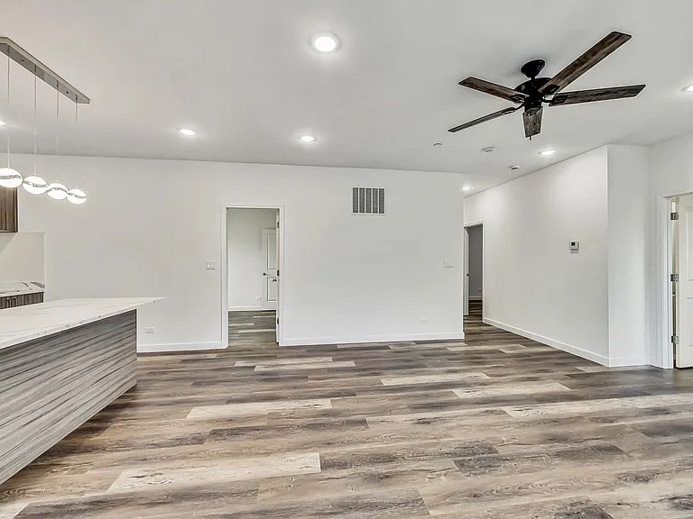 6135 S Kimbark Ave #203 — Photo 4