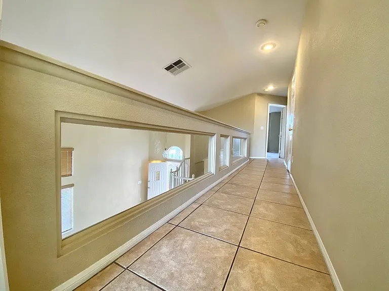 8009 Dover Shores Ave — Photo 25