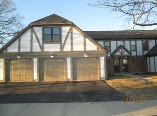 910 Stockley Rd, Downers Grove, IL 60516
