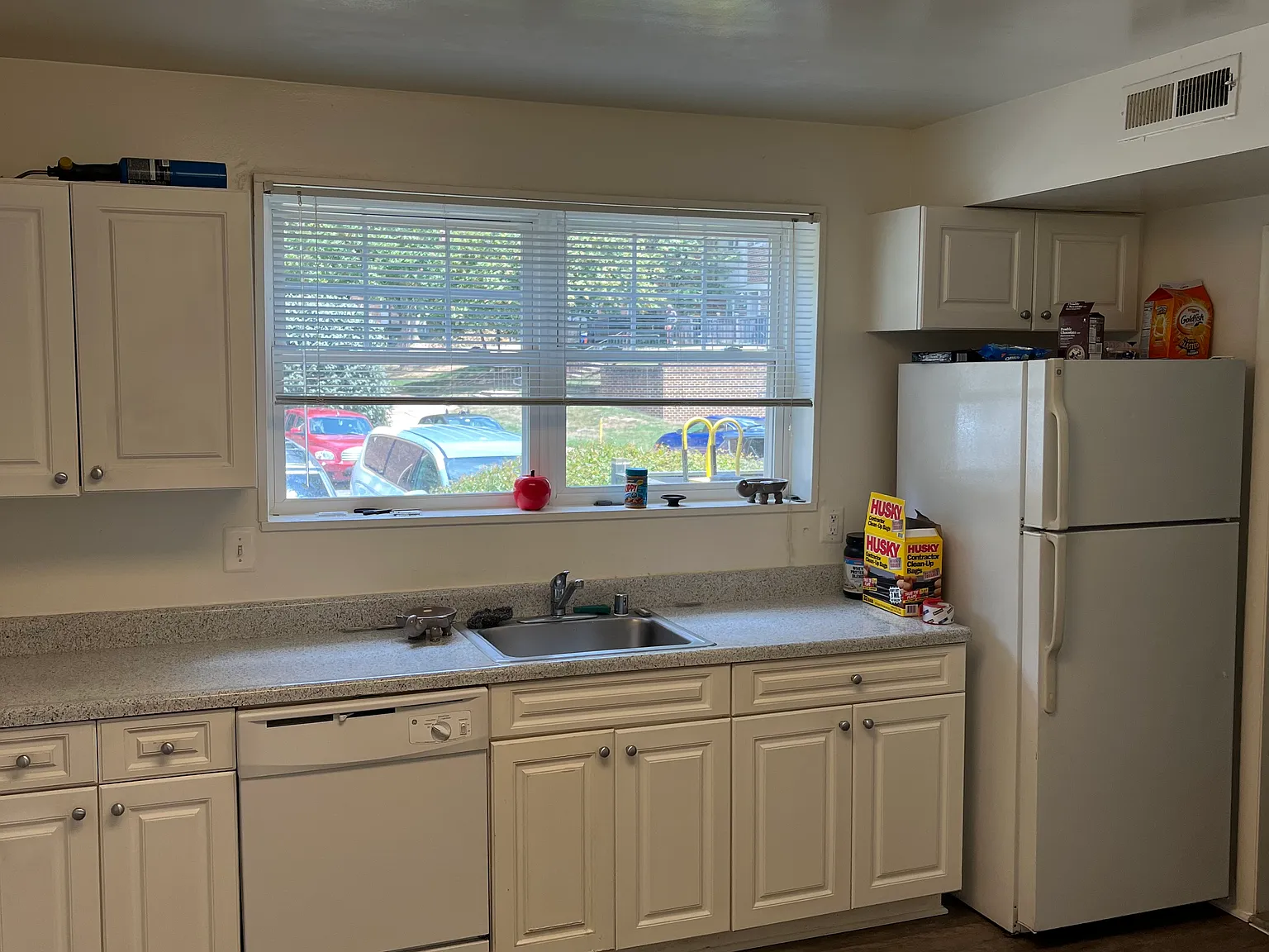 3 bed, 2.5 bath, 1523 sqft, $900 — Photo 3