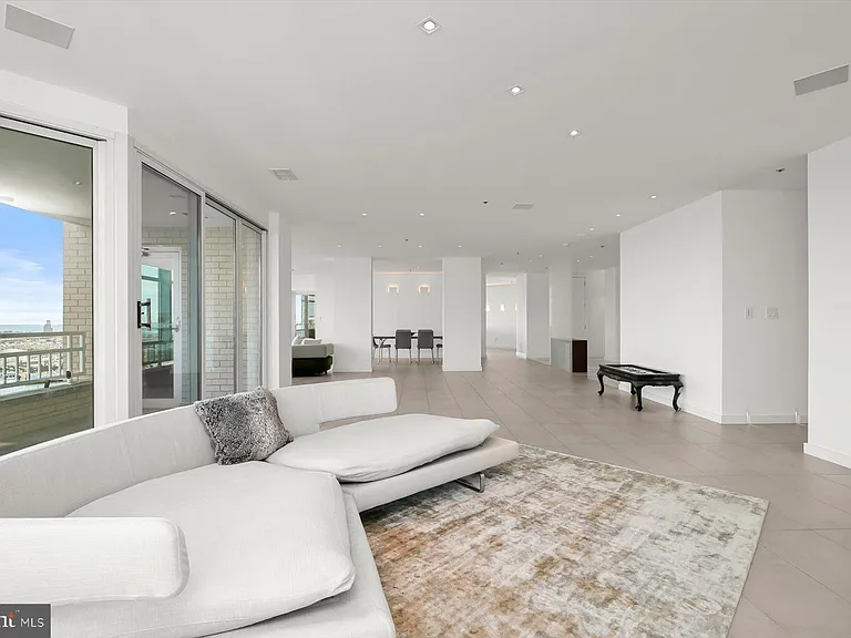 100 Harborview Dr #1901 — Photo 9