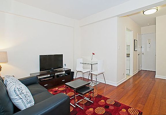 2nd image of 210 E 47th St APT 9E