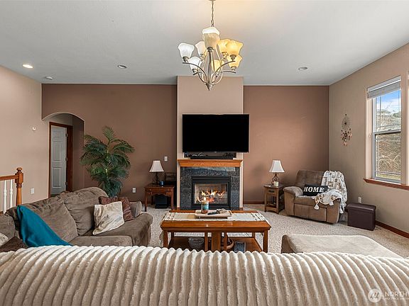 5th image of 713 19th Street NE