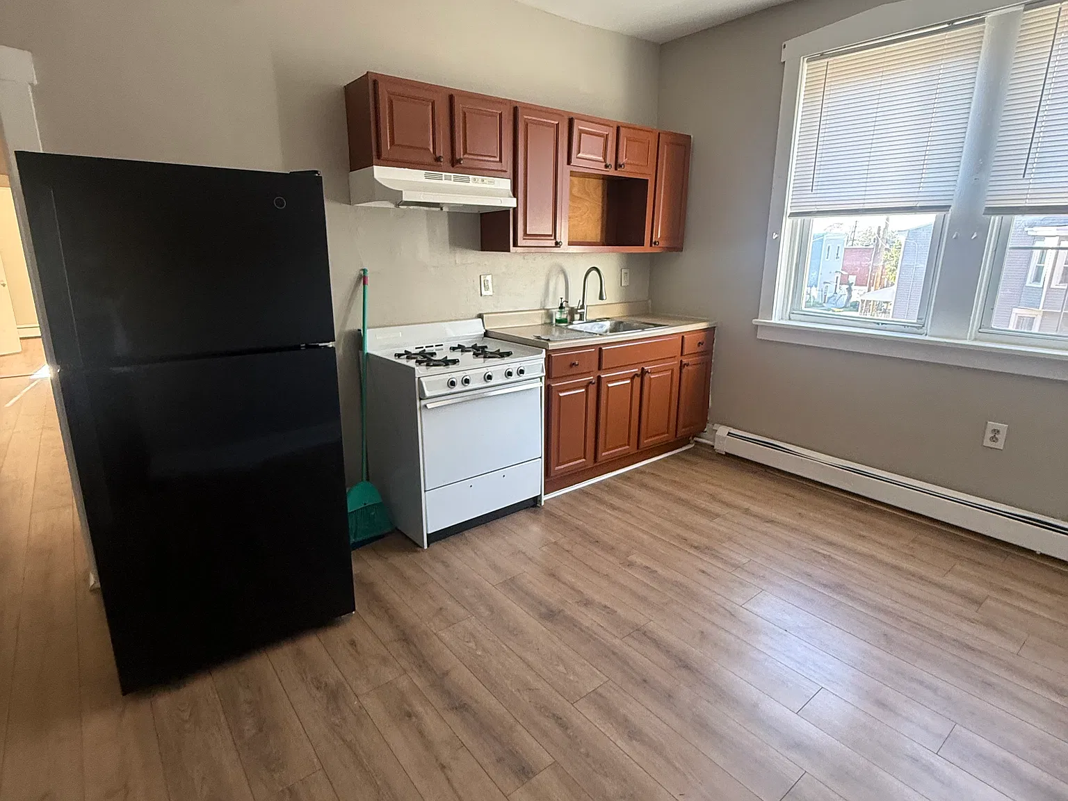 1 bed, $1,300 — Photo 2
