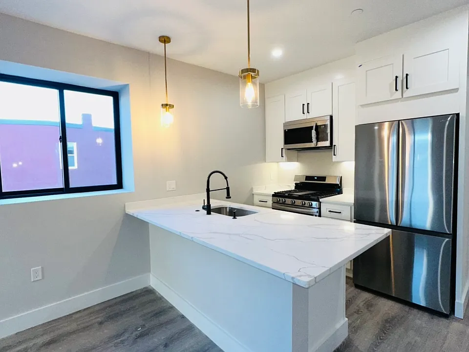 New floors and gleaming countertops 
10ft high ceilings