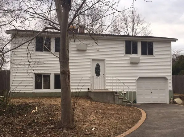 68 University Heights Dr, Stony Brook, NY 11790