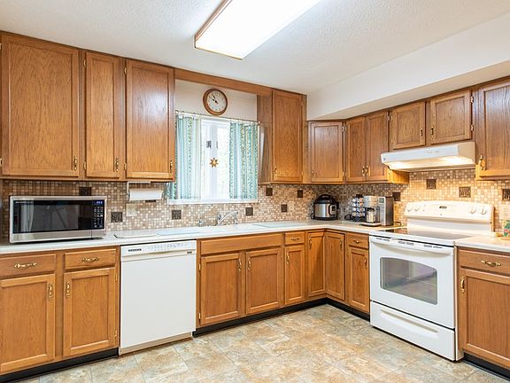5th image of 466 Brookstone Dr