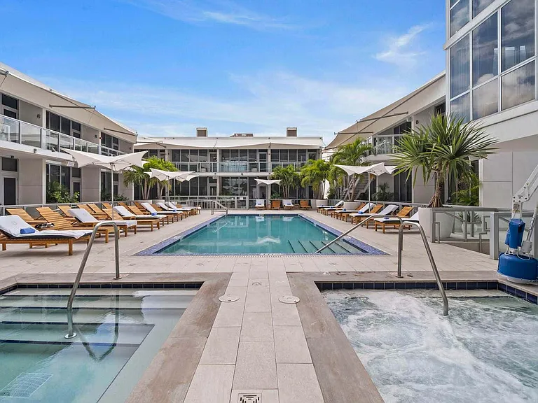 1100 Biscayne Blvd #5802 — Photo 30