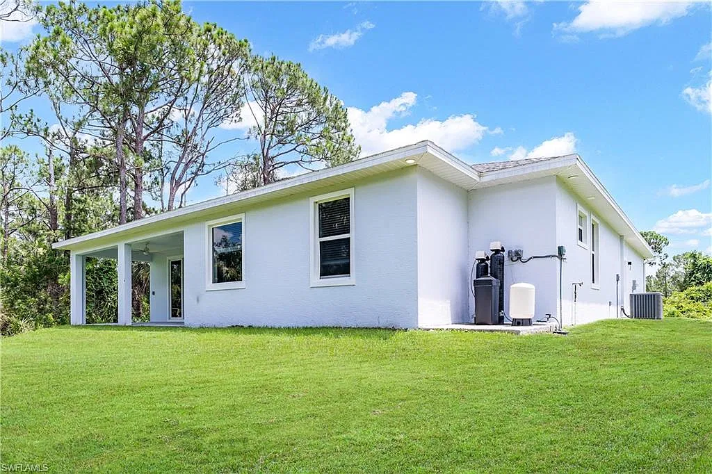 3 bed, 2.0 bath, 1732 sqft, $2,300 — Photo 4