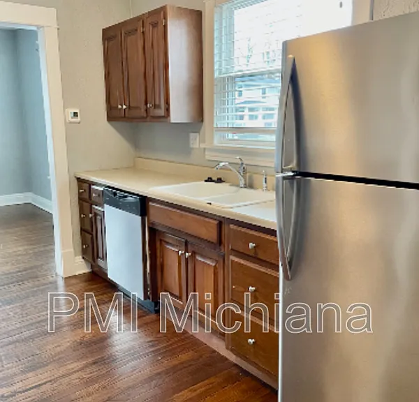 1226 E Madison St — Photo 15