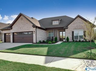 7406 Flint Crossing Cir SE, Owens Cross Roads, AL 35763