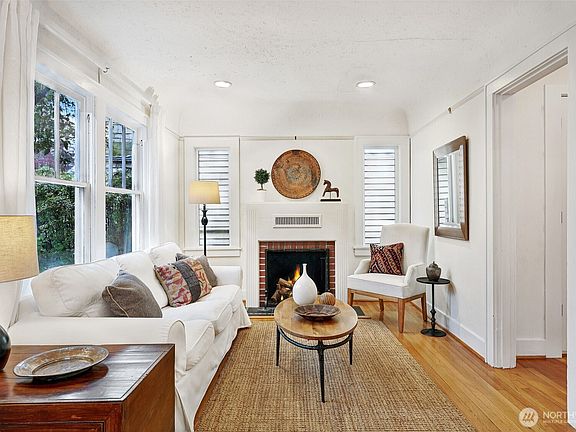 5th image of 7049 Ravenna Avenue NE #B