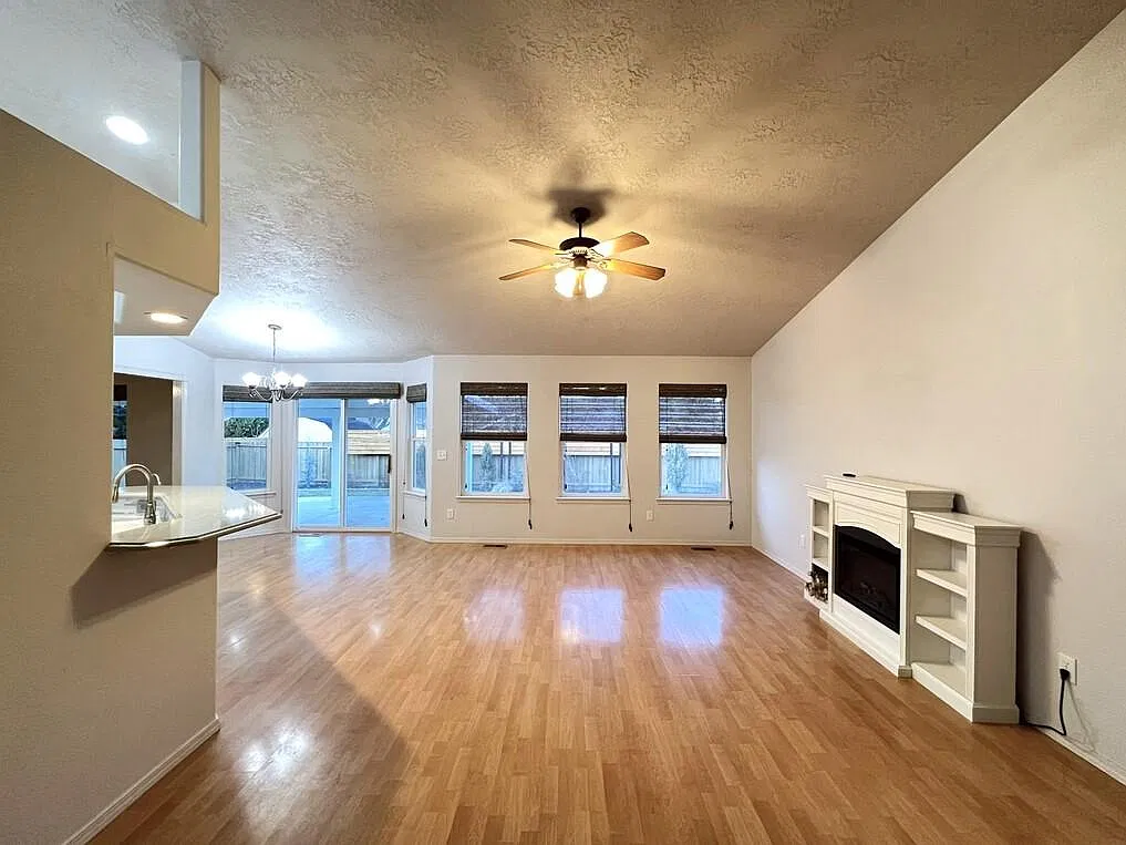 3 bed, 1673 sqft, $2,395 — Photo 4