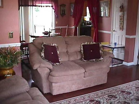 4th image of 125 Hickory Dr