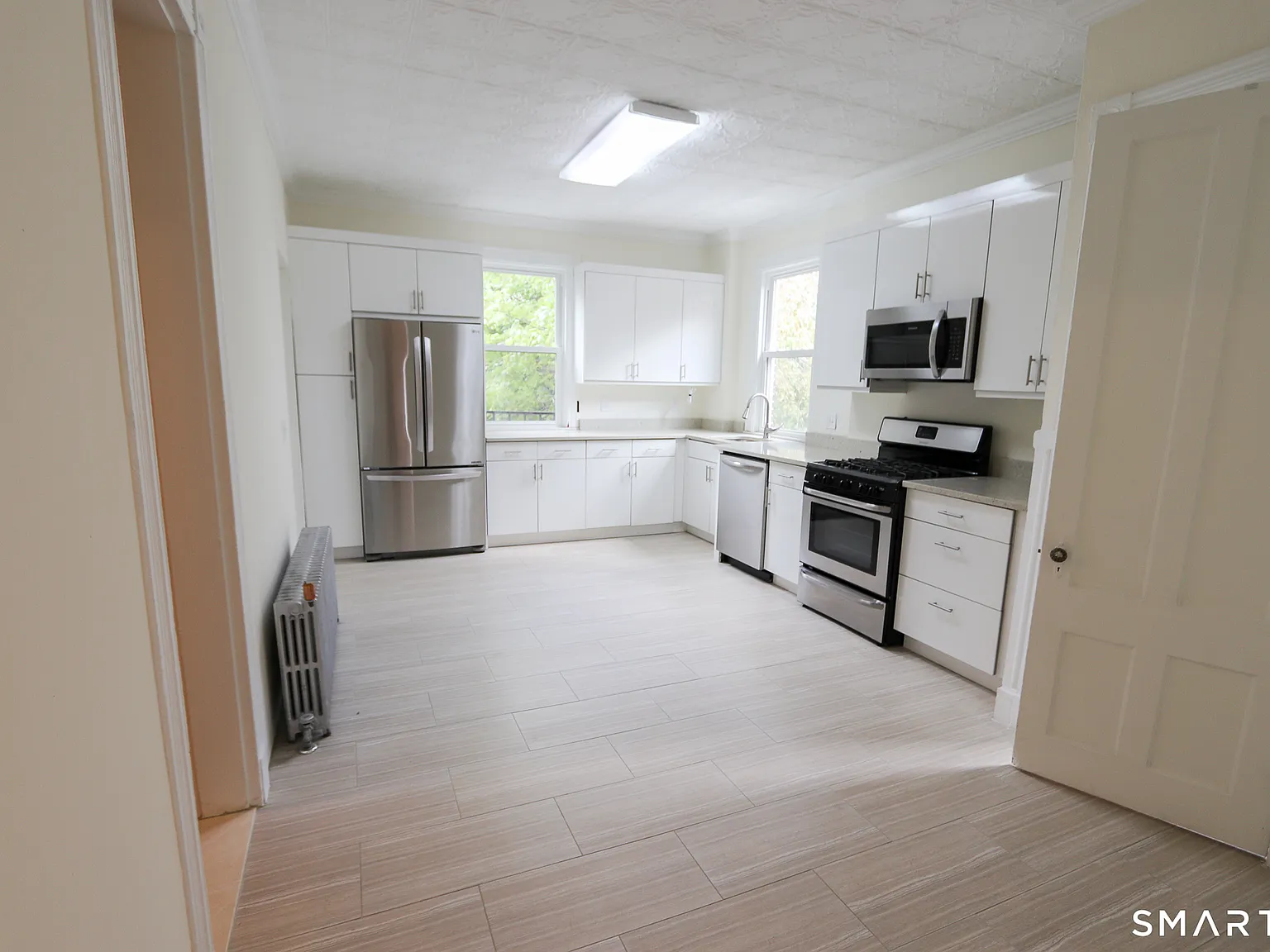 3 bed, 1.0 bath, 1500 sqft, $2,600 — Photo 2