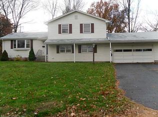 9 Lee Cir, Bloomfield, CT 06002