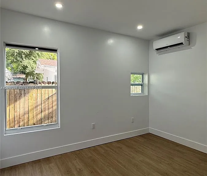 211 SW 10th Ave #5 — Photo 6