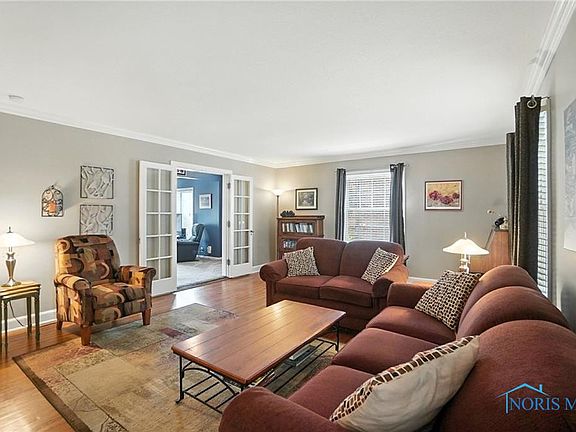 4th image of 2326 Densmore Dr