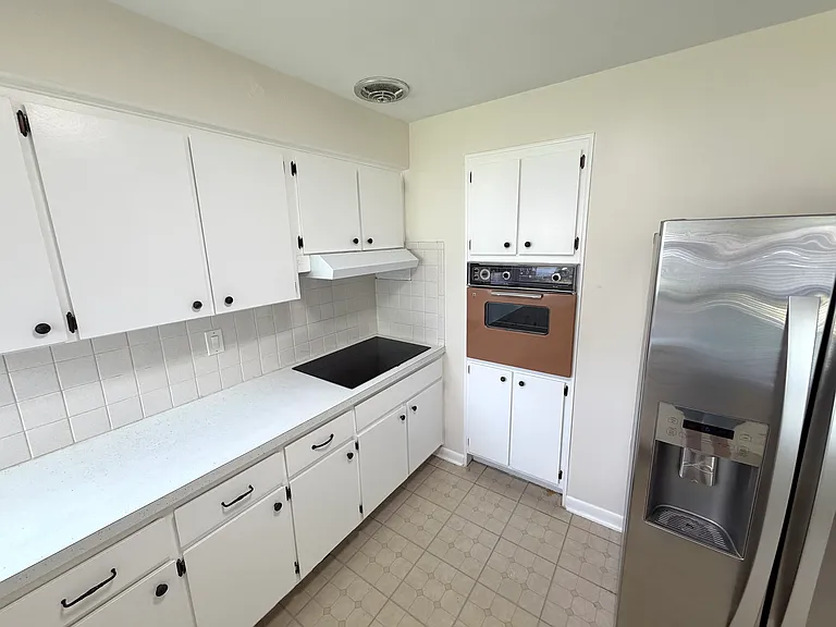 208 Plumosa Dr — Photo 2