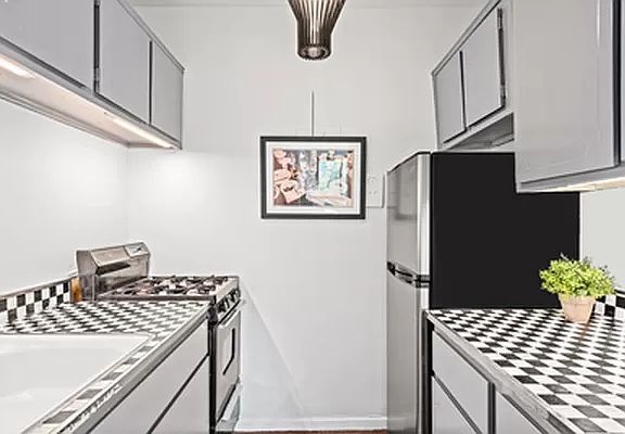 5th image of 201 W 21st St APT 7J
