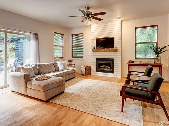 You'll find gorgeous white oak floors throughout the upper floor.