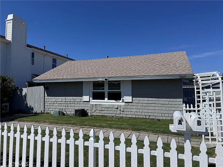 360 16th Pl — Photo 2
