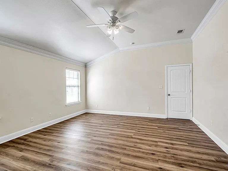 608 Memorial Ct — Photo 22