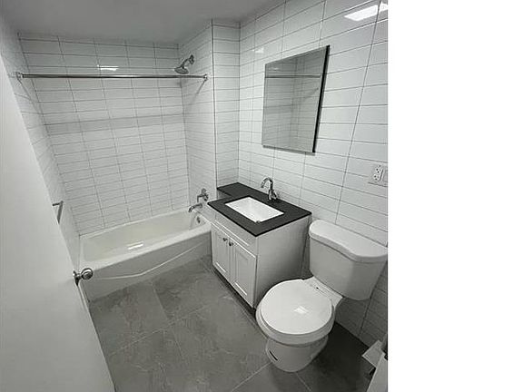 3rd image of 3053 Villa Ave