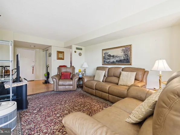 7401 Westlake Ter APT 501, Bethesda, MD 20817