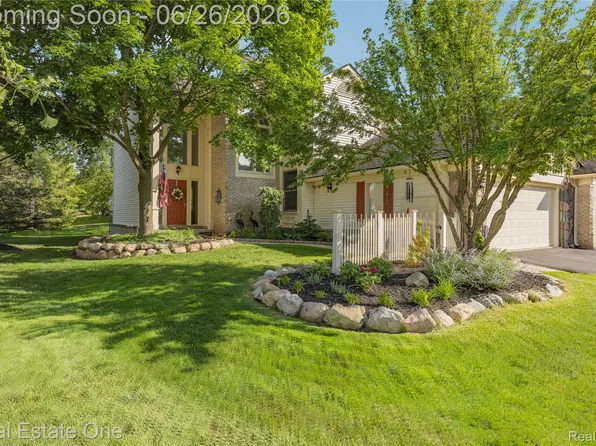 7105 Winding Brook Ct, West Bloomfield, MI 48322
