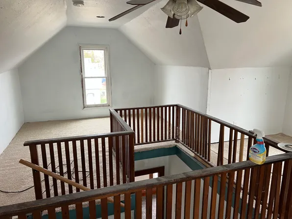 (undisclosed Address), Cedar Rapids, IA 52404