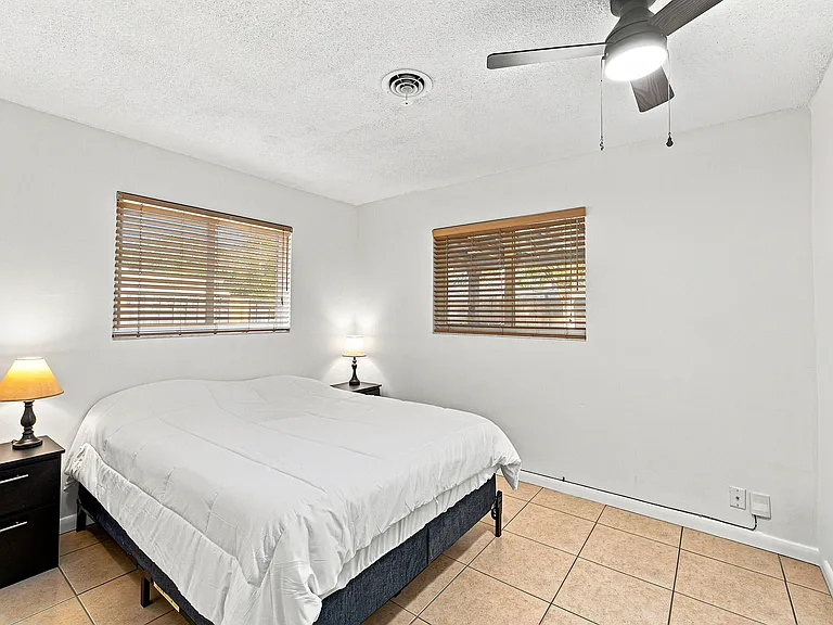 2908 NW 48th St — Photo 10