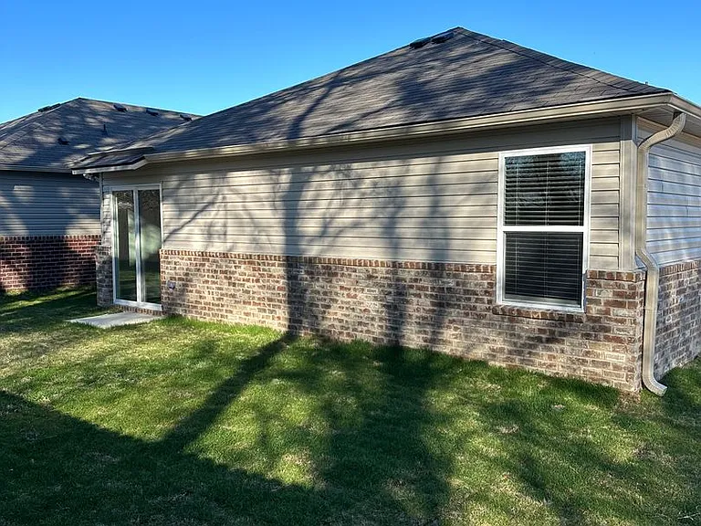 601 Savannah St — Photo 18
