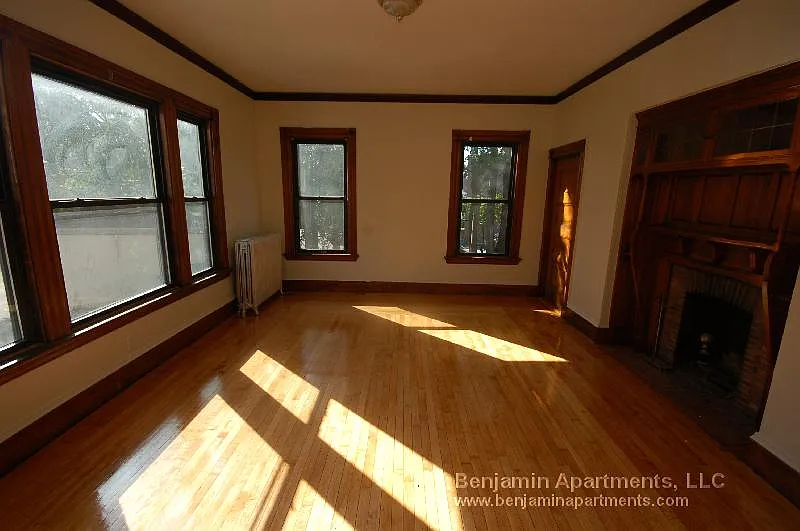 6 bed, 2.5 bath, 1777 sqft, $7,900 — Photo 4