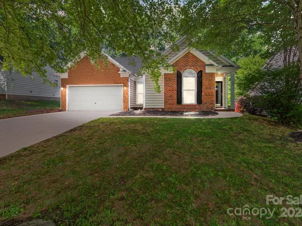 8711 Bodkin Ct, Charlotte, NC 28215