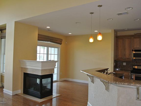 5th image of 42 Golden Eye Ln