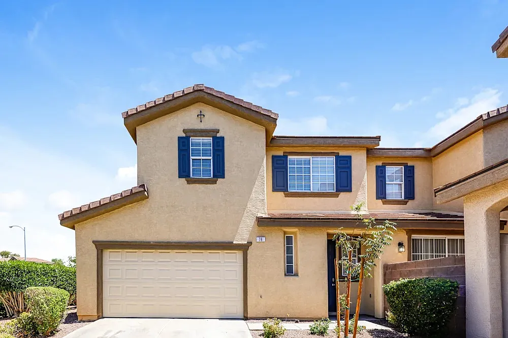 4 bed, 2.5 bath, 2053 sqft, $1,400 — Photo 1