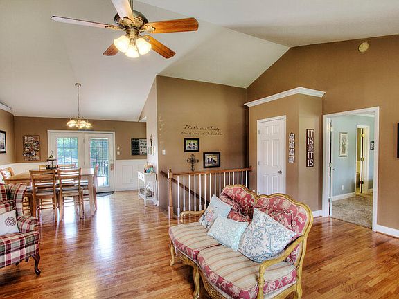 4th image of 2822 Country Meadows Ln