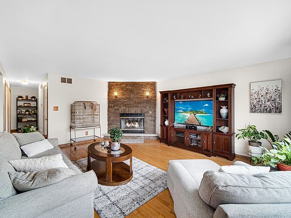 2nd image of 1761 Selo Dr