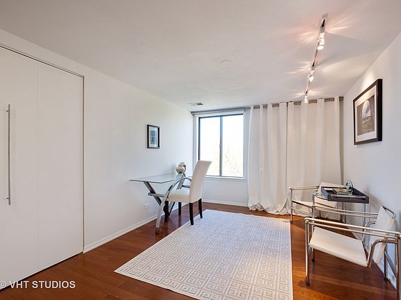 5th image of 619 Glenview Ave APT 402