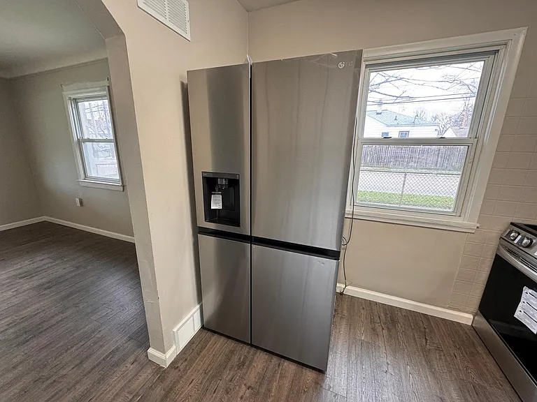 1334 E Maxlow Ave — Photo 7