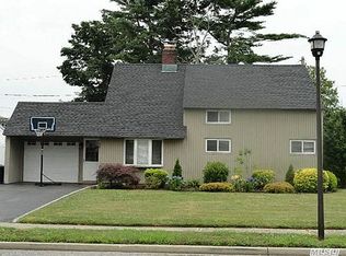 46 Coachman Ln, Levittown, NY 11756