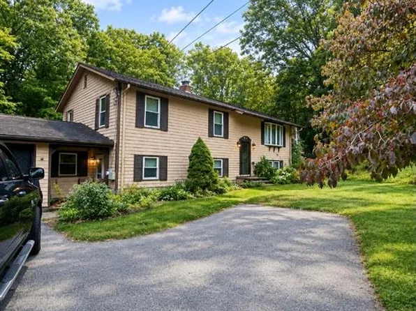 24 Langlais Dr, Scituate, RI 02831