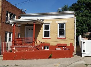 11 Hoxey St, Paterson, NJ 07501