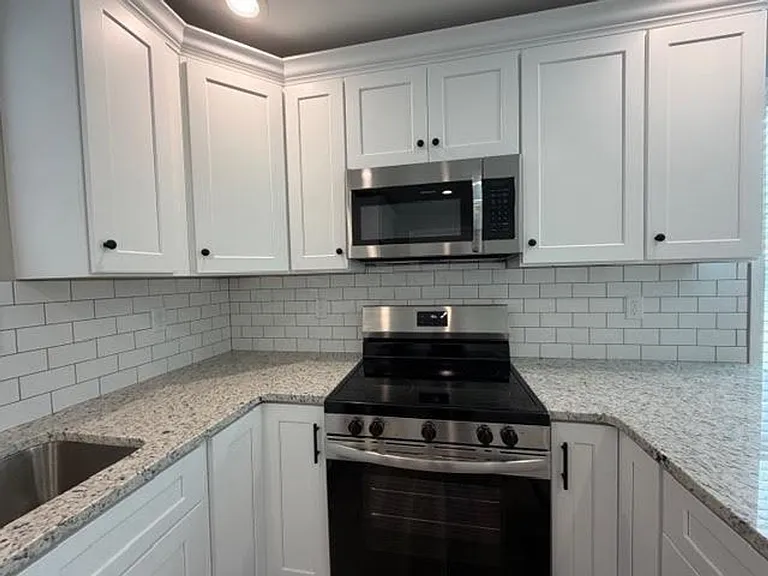 703 Bibb St NE — Photo 7
