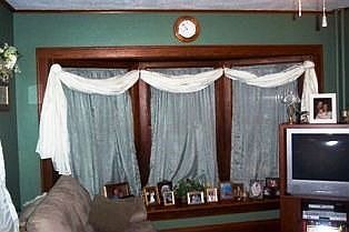 Bay window/living room