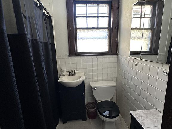 2nd image of 77 Decker Ave #5