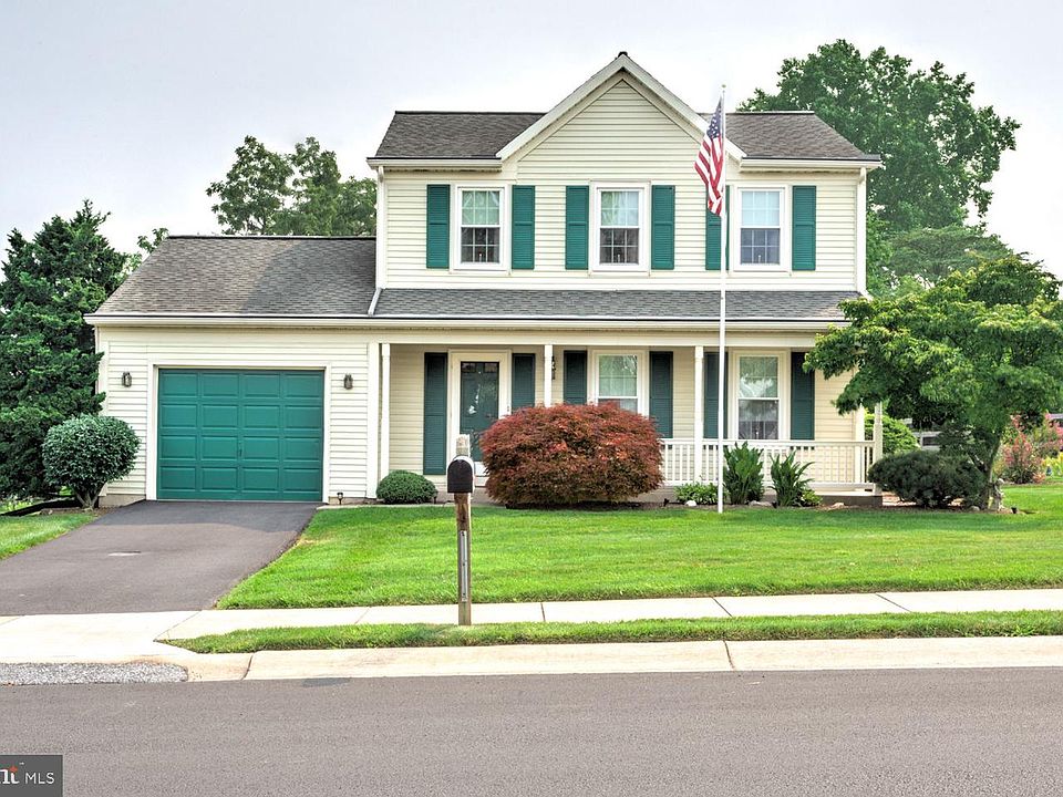 1st image of 205 Walnut Ln