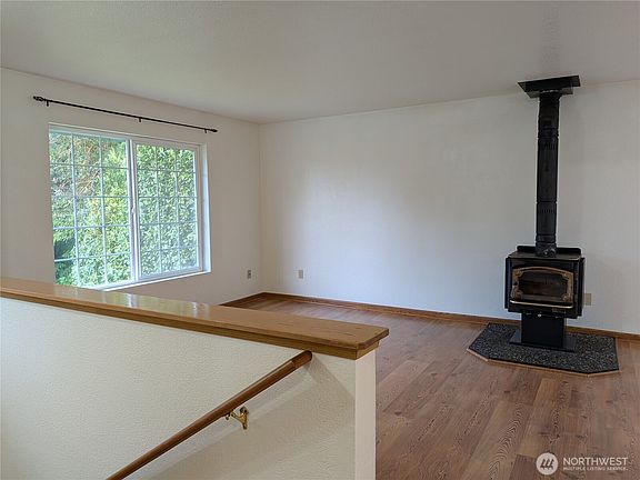 4th image of 7537 NE Beachwood Avenue